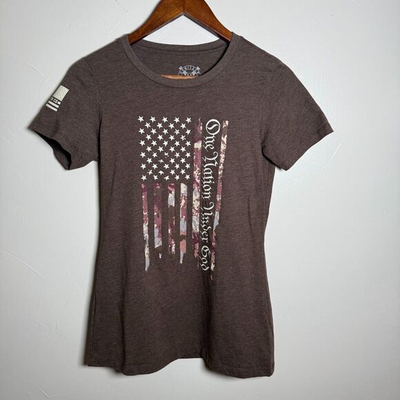 Howitzer Women's Patriotic Tee Shirt Size Medium Flag USA God - Picture 1 of 8